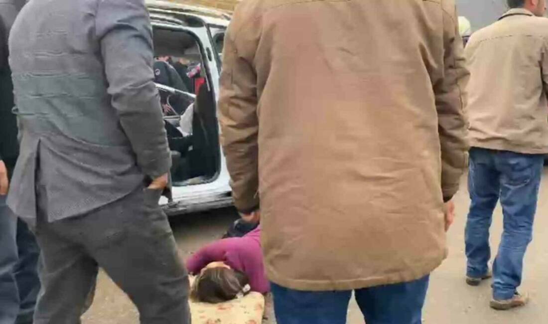 Şanlıurfa’da kamyonet ile hafif ticari araç çarpıştı: 2’si çocuk 4 yaralı Suruç ilçesinde meydana gelen trafik kazasında, kamyonet ile hafif ticari