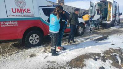 Şanlıurfa’da etkili olan yoğun kar yağışı hayatı olumsuz etkilerken, hastaneye