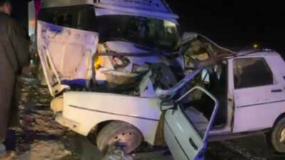 Akşam saatlerinde Şanlıurfa'nın Akçakale ilçesinde meydana gelen kazada bir otomobil