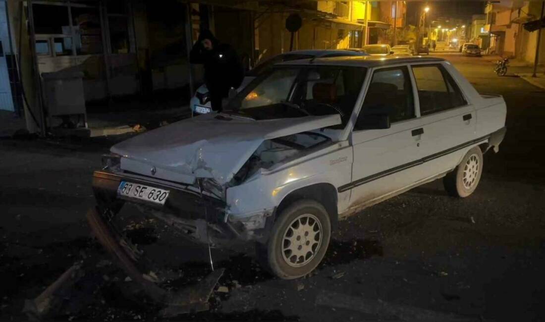 Şanlıurfa'nın Ceylanpınar ilçesinde meydana gelen trafik kazasında iki otomobil çarpıştı.