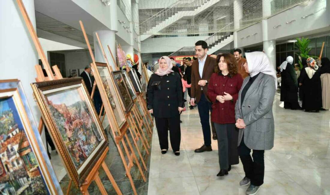 Şanlıurfa'da Emel Koşar tarafından hazırlanan "El Sanatları Sergisi"nde üç boyutlu