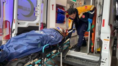 Adıyaman'ın Kahta ilçesinde bir otomobilin şarampole devrilmesi sonucu meydana gelen