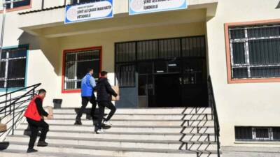 Beytüşşebap ilçesindeki Ayvalık ve Başaran köylerinde şehitler adına açılan kütüphanelere