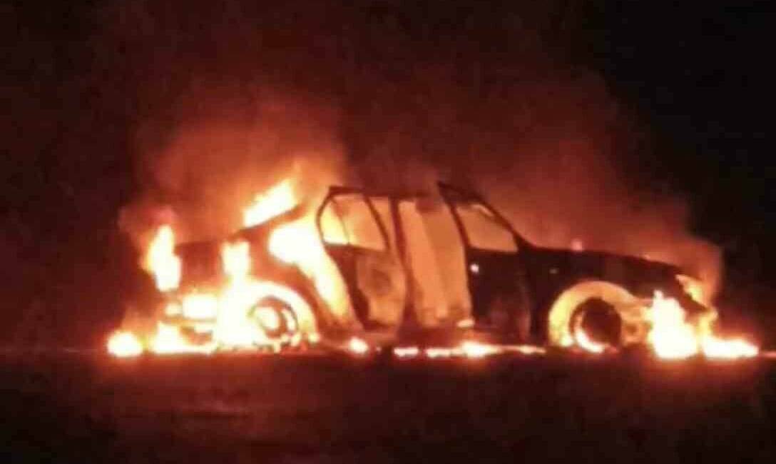 Adıyaman'ın Yaylakonak Beldesi'nde Gazi S'ye ait bir otomobil yanarak kullanılamaz