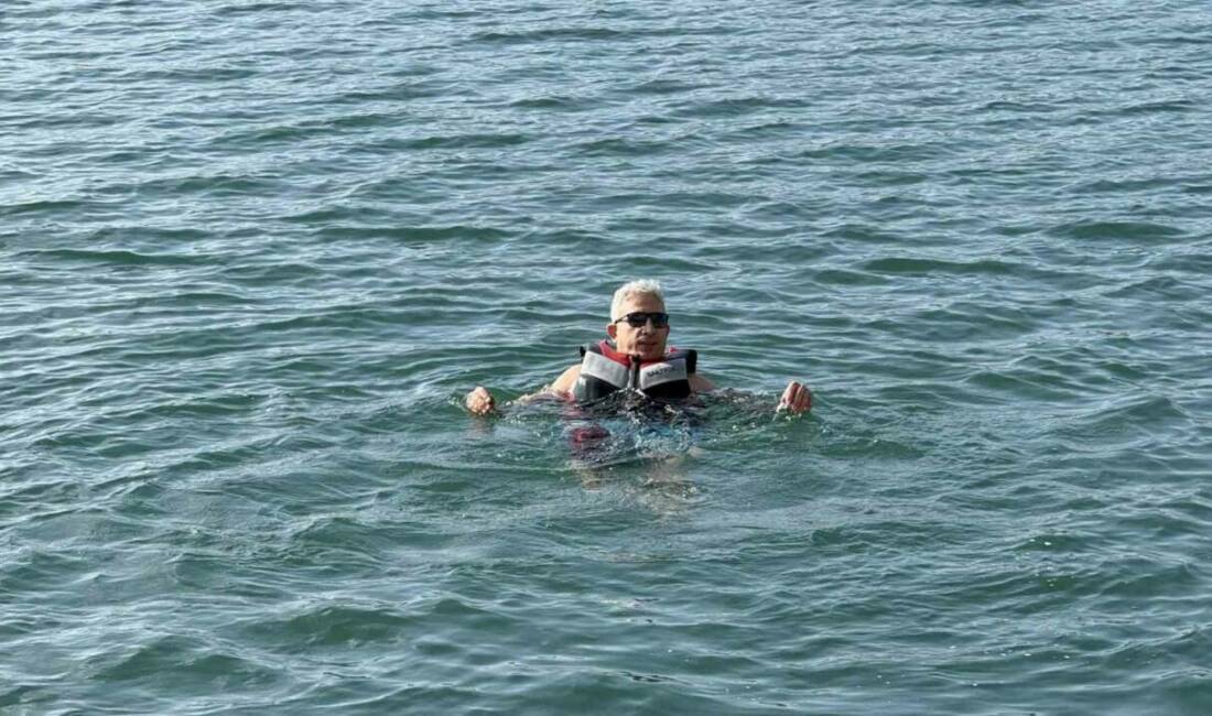 Siirt'in Botan Vadisi'nde bir grup doğasever, aralık ayında buz gibi