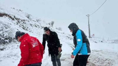 Siirt’te etkili olan yoğun kar yağışı nedeniyle mahsur kalan diyaliz