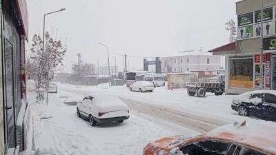 Adıyaman’ın Sincik ilçesinde dün akşam başlayan kar yağışı ilçeyi beyaz