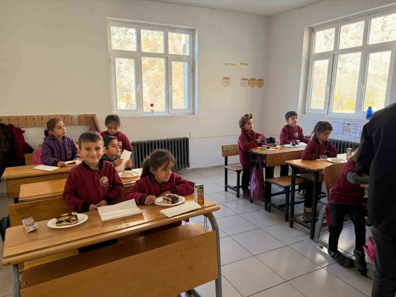 Şırnak'ın Beytüşşebap ve Uludere ilçelerinde eğitim gören öğrenciler, hayırsever bir