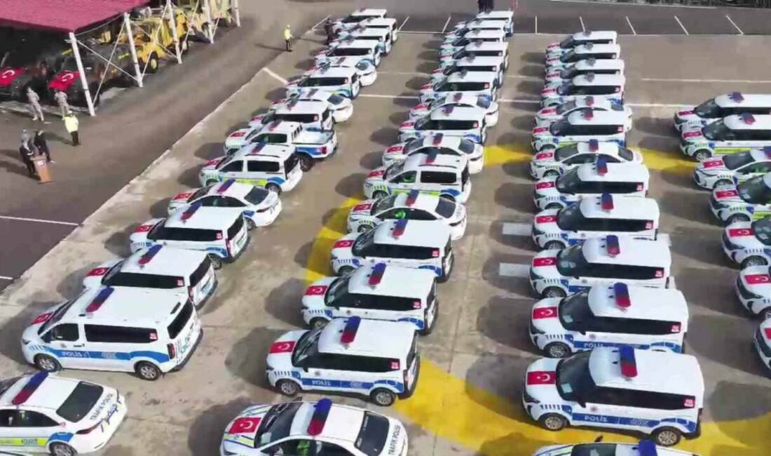 Şırnak İl Emniyet Müdürlüğüne 189 yeni hizmet aracı teslim edildi.