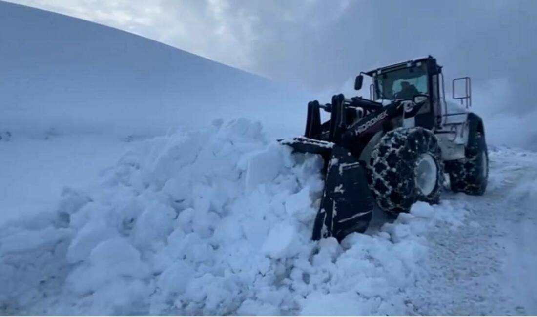Şırnak'ta kış mevsiminin etkisiyle kar kalınlığı 2 metreyi geçti. Tuzluca