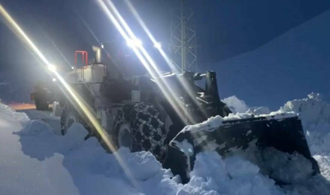 Şırnak'ta Beytüşşebap ilçesine bağlı Kerkül köy yolunun kar yağışı nedeniyle