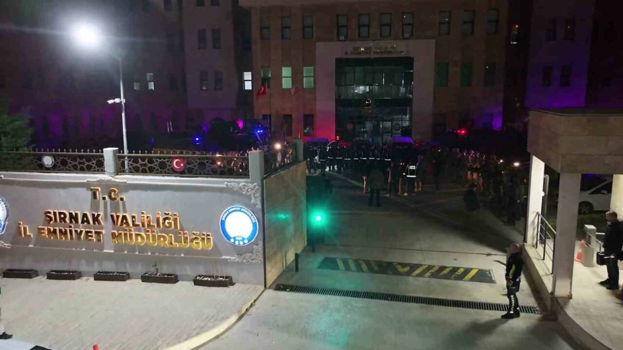 Şırnak İl Emniyet Müdürlüğü ekipleri, il genelinde uyuşturucu ticareti yaptıkları