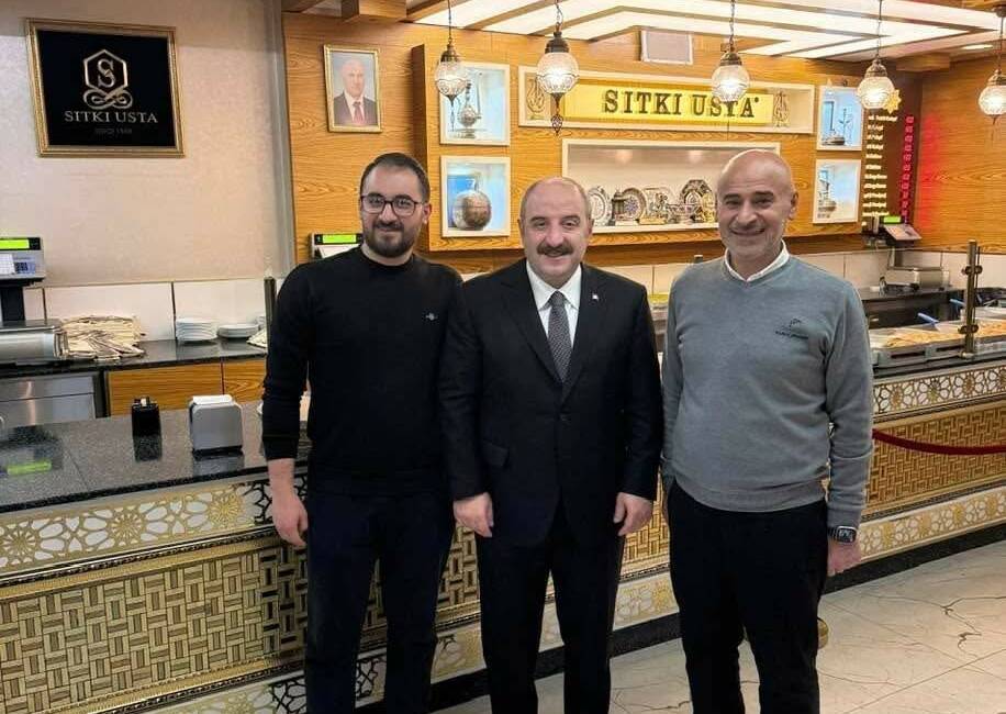 Sıtkı Usta devlet erkanını ağırlıyor Önceki dönem Sanayi ve Teknoloji Bakanı Mustafa Varank, Ankara Çukurambar’da
