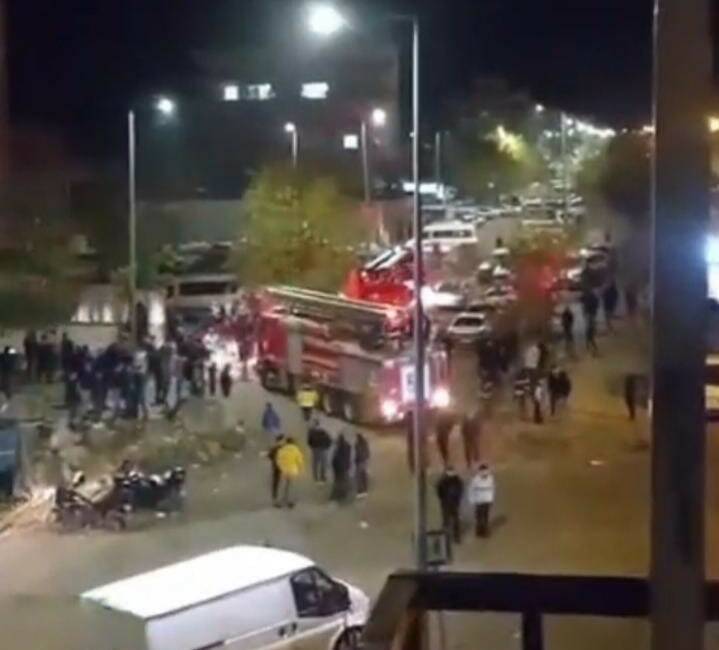 Şanlıurfa'nın Siverek ilçesinde bir apartmanda çıkan yangında 9 kişi dumandan