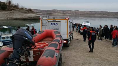 Adıyaman’ın Kahta ilçesinde teknenin alabora olması sonucu Atatürk Barajı Göleti’nde