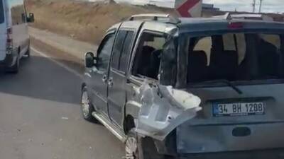 Kahta ilçesinde meydana gelen trafik kazasında tır ile hafif ticari