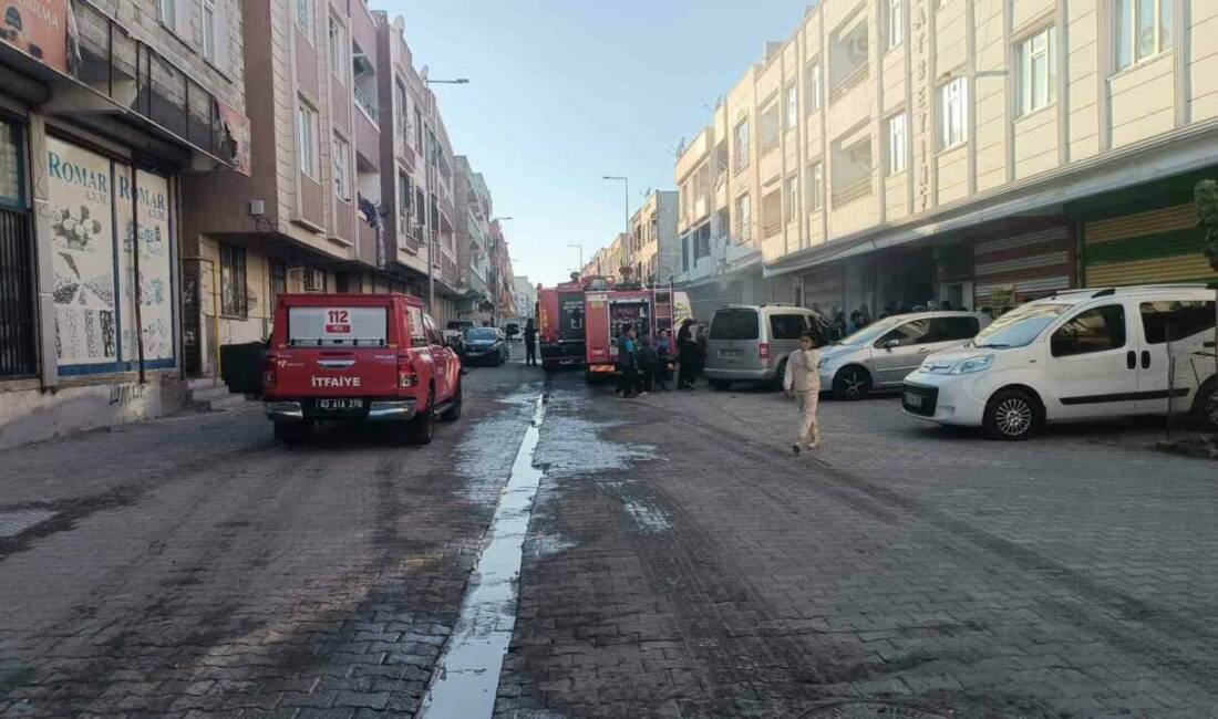 Şanlıurfa'nın Haliliye ilçesinde bulunan bir mobilya dükkanında talaşın tutuşması sonucu