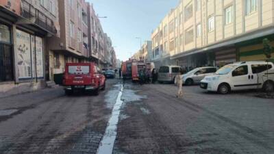 Şanlıurfa'nın Haliliye ilçesinde bulunan bir mobilya dükkanında talaşın tutuşması sonucu