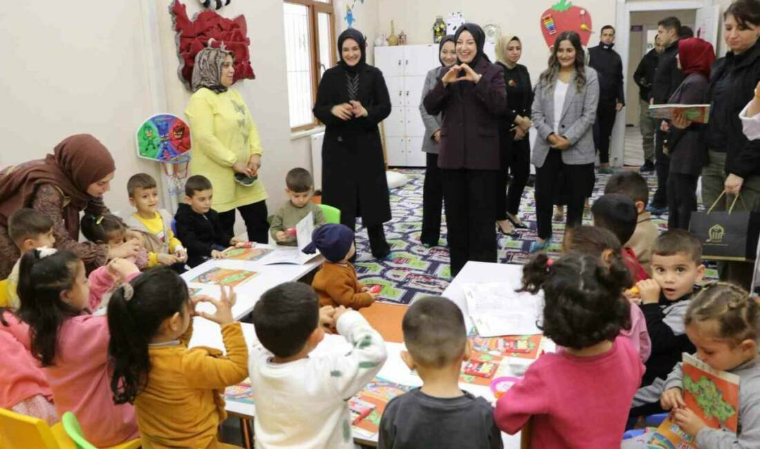 Siirt Valisi Dr. Kemal Kızılkaya'nın eşi Nurten Kızılkaya ve Vali