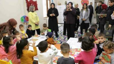 Siirt Valisi Dr. Kemal Kızılkaya'nın eşi Nurten Kızılkaya ve Vali