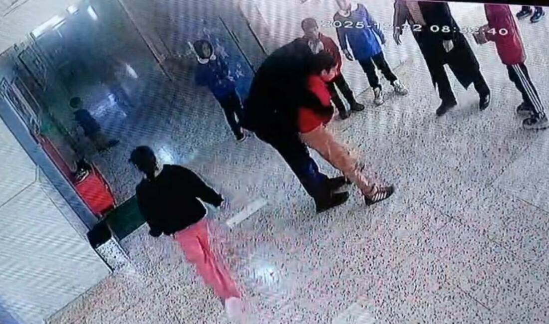 Şanlıurfa'nın Viranşehir ilçesinde Karataş İlkokulu'nda boğazına yabancı cisim kaçan 8