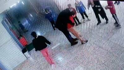 Şanlıurfa'nın Viranşehir ilçesinde Karataş İlkokulu'nda boğazına yabancı cisim kaçan 8