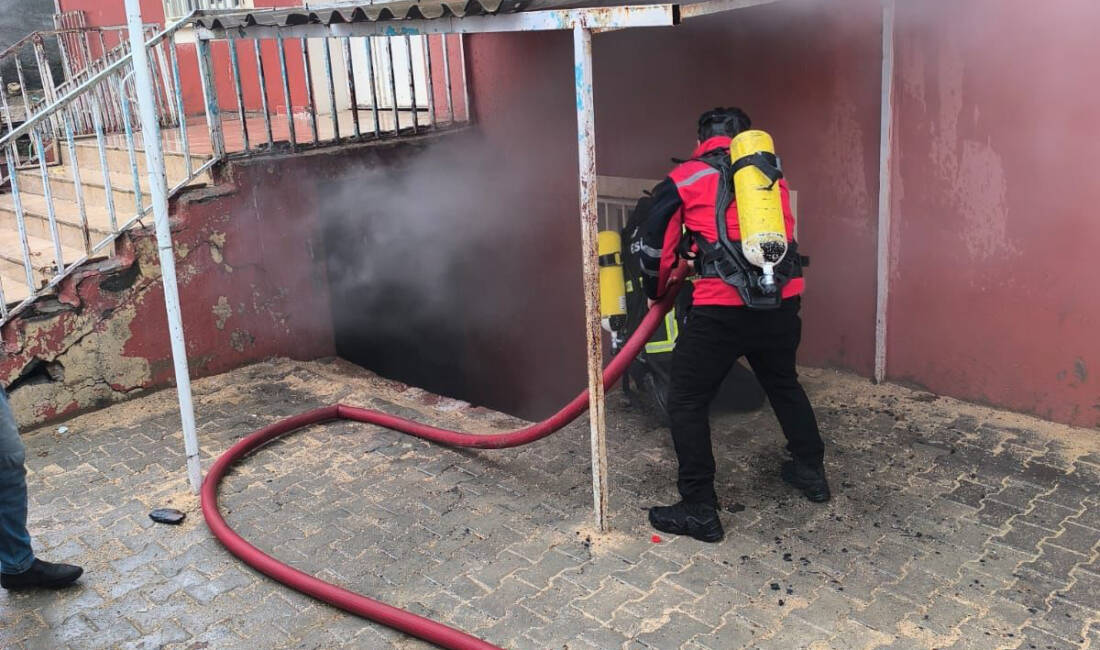 Besni'ye bağlı Alişar Köyü İlkokulu’nun bodrum katında çıkan yangın, itfaiye