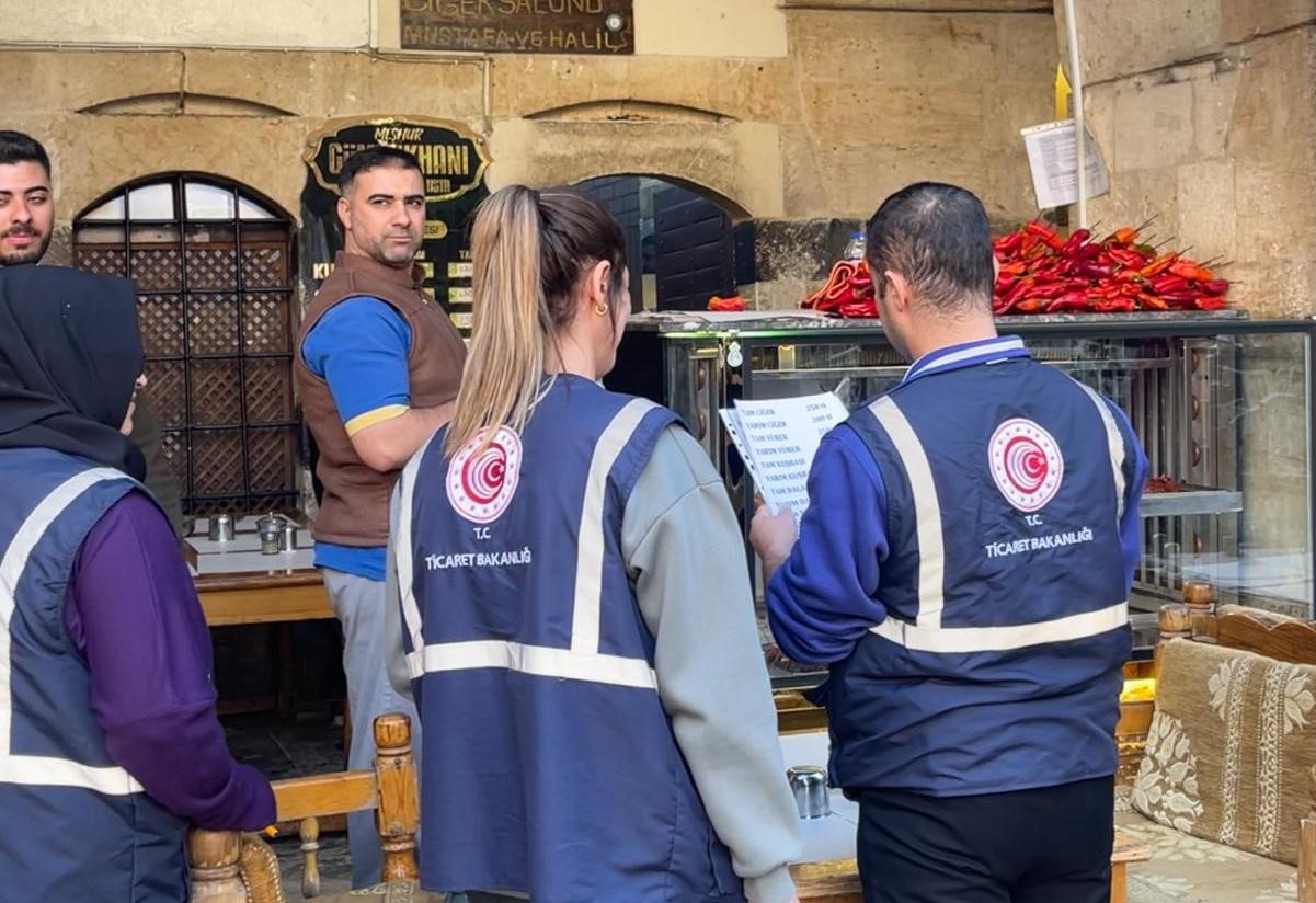 Şanlıurfa Ticaret İl Müdürlüğü, yaklaşan yılbaşı öncesinde artan tüketici hareketliliğini
