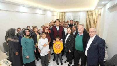 Şehitkamil Belediye Başkanı Umut Yılmaz, ilçedeki vatandaşlarla doğrudan etkileşimde bulunarak