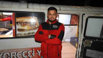 Kilis'te sokak lezzetlerine olan ilginin azaldığını belirten genç kokoreç ustası,