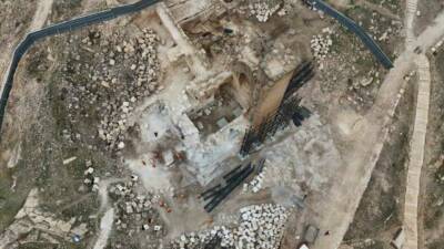 Diyarbakır’da bulunan Zerzevan Kalesi’nde restorasyon çalışmaları devam ederken, yer altı