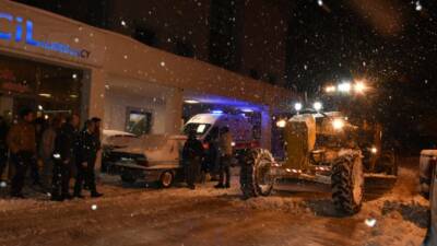 Besni’de dün sabah saatlerinden itibaren etkili olan yoğun kar yağışıyla