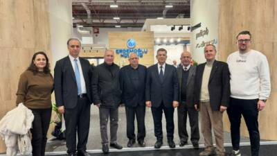 Besni Eğitim Vakfı (BEV) Yönetimi, İstanbul Yeşilköy’de düzenlenen Uluslararası Halıcılık