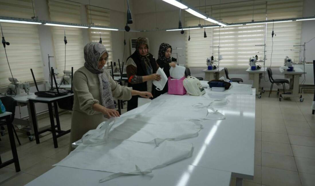 Adıyaman Belediyesi bünyesindeki Kadın ve Gençlik Merkezleri (ADIMEK), bir yandan