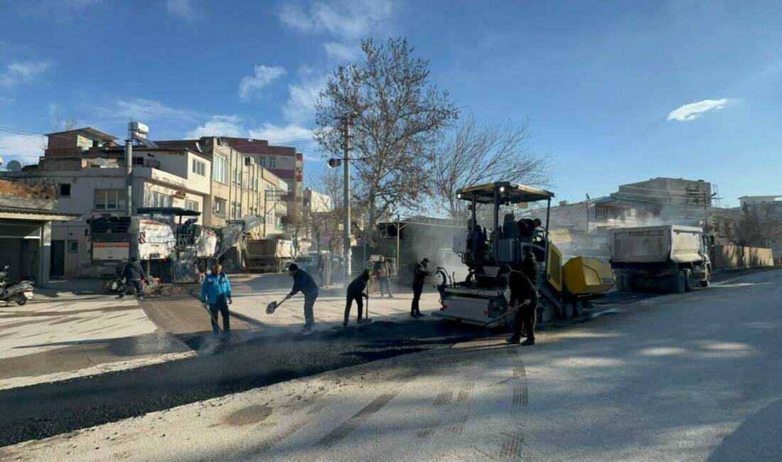 Adıyaman Belediyesi Fen İşleri Müdürlüğü ekipleri, kent genelinde başlattığı altyapı