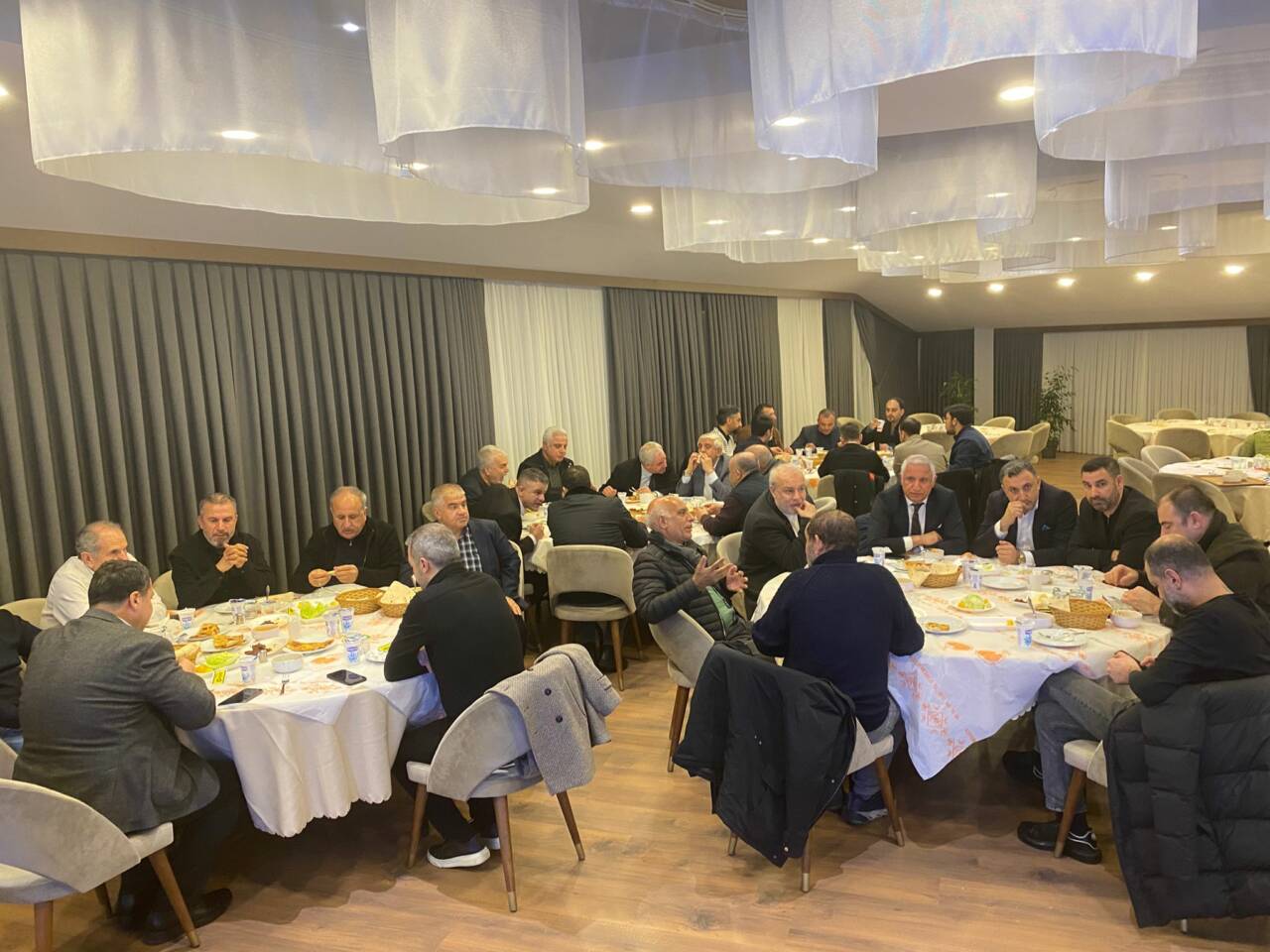 Merkezi İstanbul’da bulunan Adıyamanlılar Vakfı, İstanbul’da çeşitli medya kuruluşlarında görev