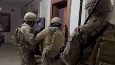 Adıyaman'da yapılan operasyonda silah ve uyuşturucu madde ele geçirildi, 7