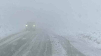Adıyaman’da aniden bastıran sis, sürücülere zor anlar yaşattı.