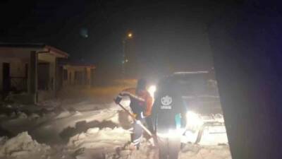 Adıyaman’da, birkaç gündür etkisini sürdüren kar yağışında aniden bastıran tipide