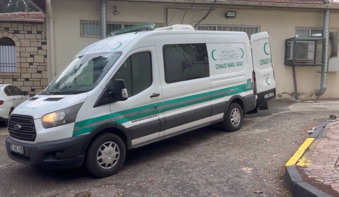 Gaziantep’te alacak-verecek meselesi nedeniyle tartıştığı akrabası tarafından silahla vurulan genç,