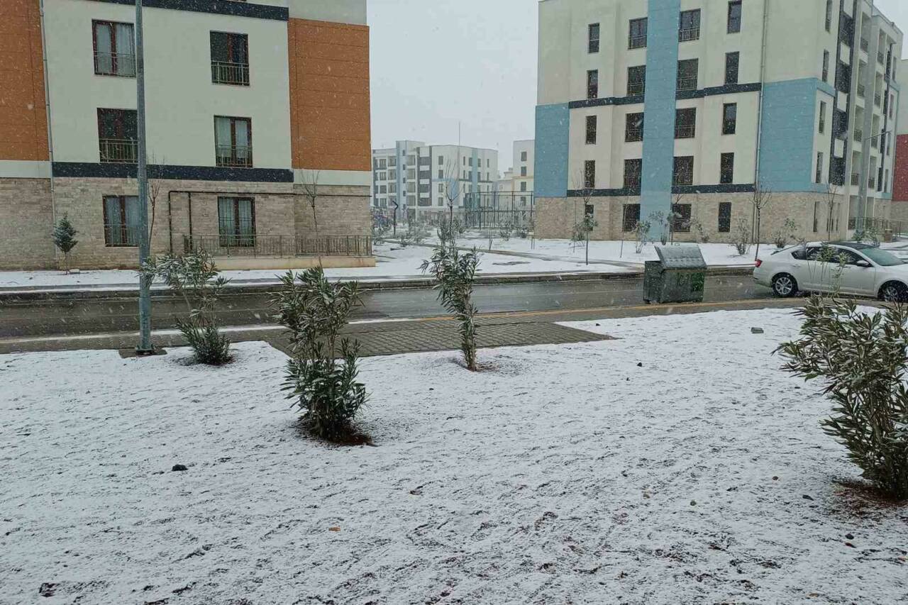 Gaziantep’in Araban ilçesinde kuraklık korkusu yaşayan çiftçiler, öğle saatlerinde başlayan