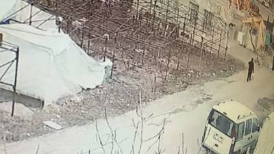 Adıyaman’da 2 kadın şüphelinin evin kapısı önündeki ayakkabıları çaldığı anlar