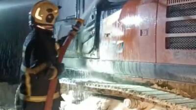 Batman’da bir iş makinesi henüz bilinmeyen bir nedenle alev aldı.