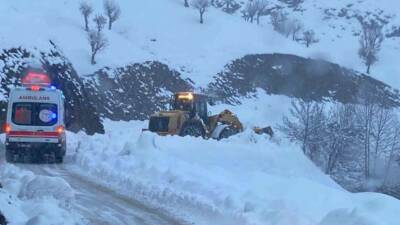 Batman’ın Sason ilçesine bağlı İncesu köyünde yoğun kar yağışı nedeniyle