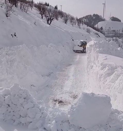 Adıyaman’ın Sincik ilçesinde etkili olan yoğun kar yağışı nedeniyle bazı