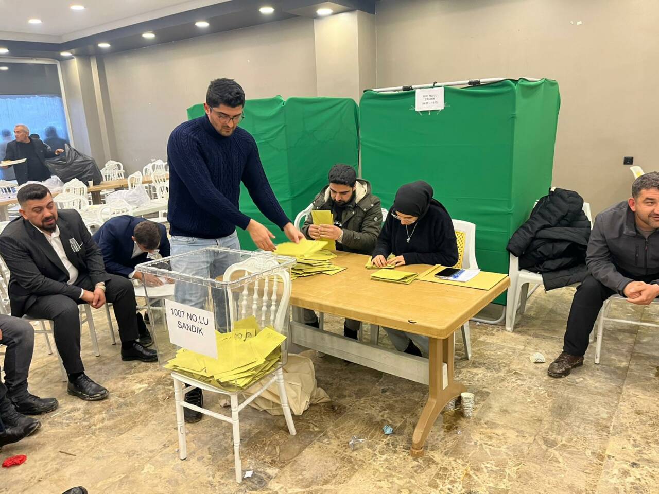 Besni Esnaf Odası Başkanlığı seçiminde oy verme işlemi sona erdi.