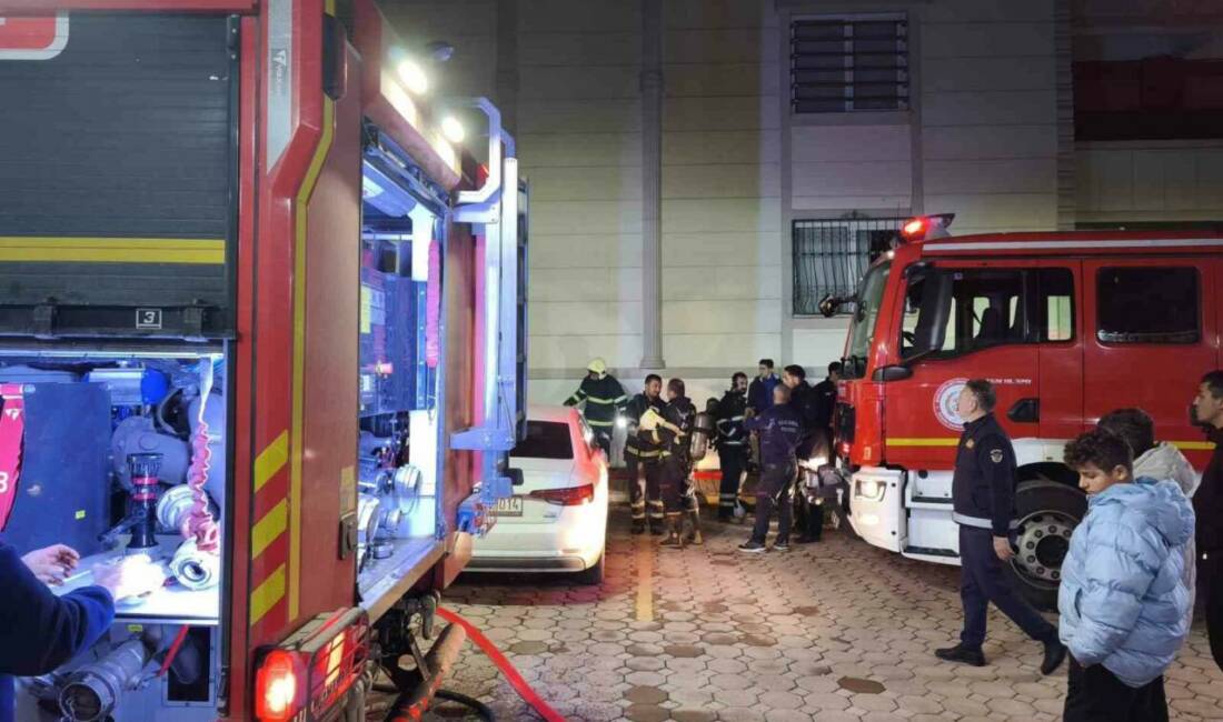 Şanlıurfa’da 10 katlı binanın giriş katında çıkan yangın ekipleri alarma