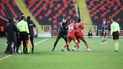 Gaziantep Futbol Kulübü Teknik Direktörü Burak Yılmaz, Kocaelispor maçında gördüğü