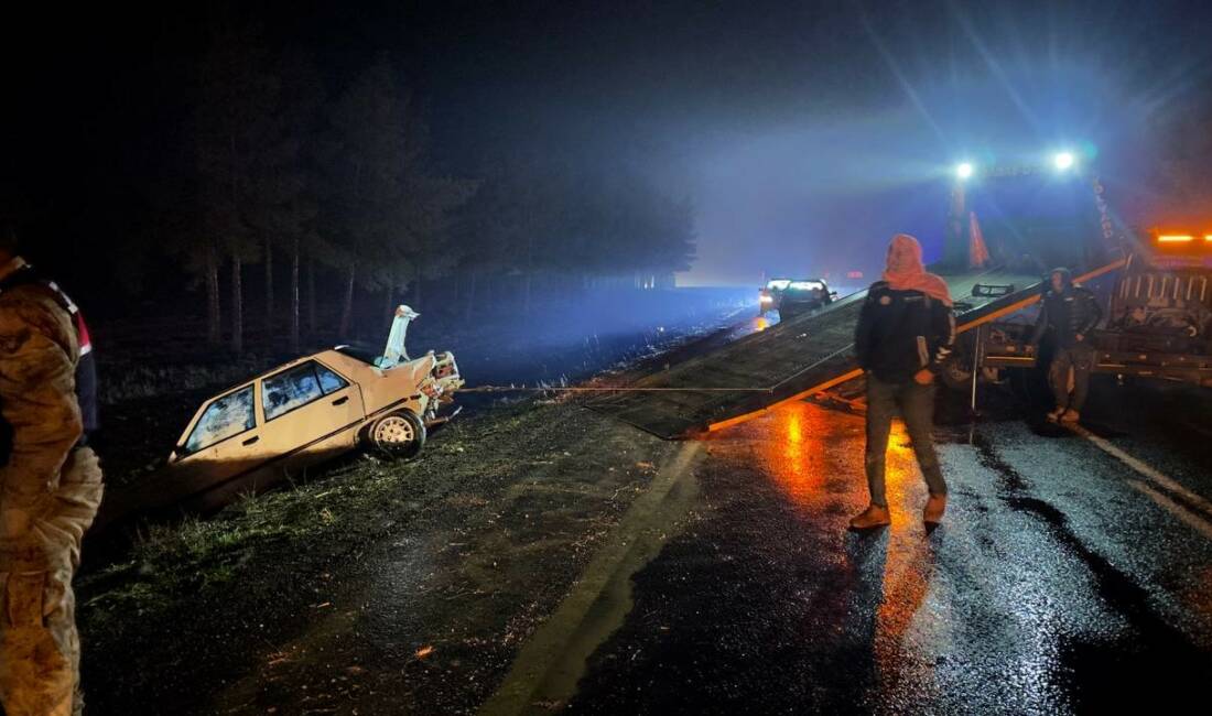 Şanlıurfa’nın Ceylanpınar ilçesinde iki otomobilin çarpışması sonucu meydana gelen trafik
