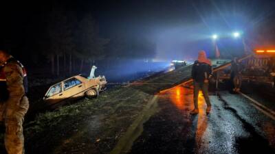 Şanlıurfa’nın Ceylanpınar ilçesinde iki otomobilin çarpışması sonucu meydana gelen trafik